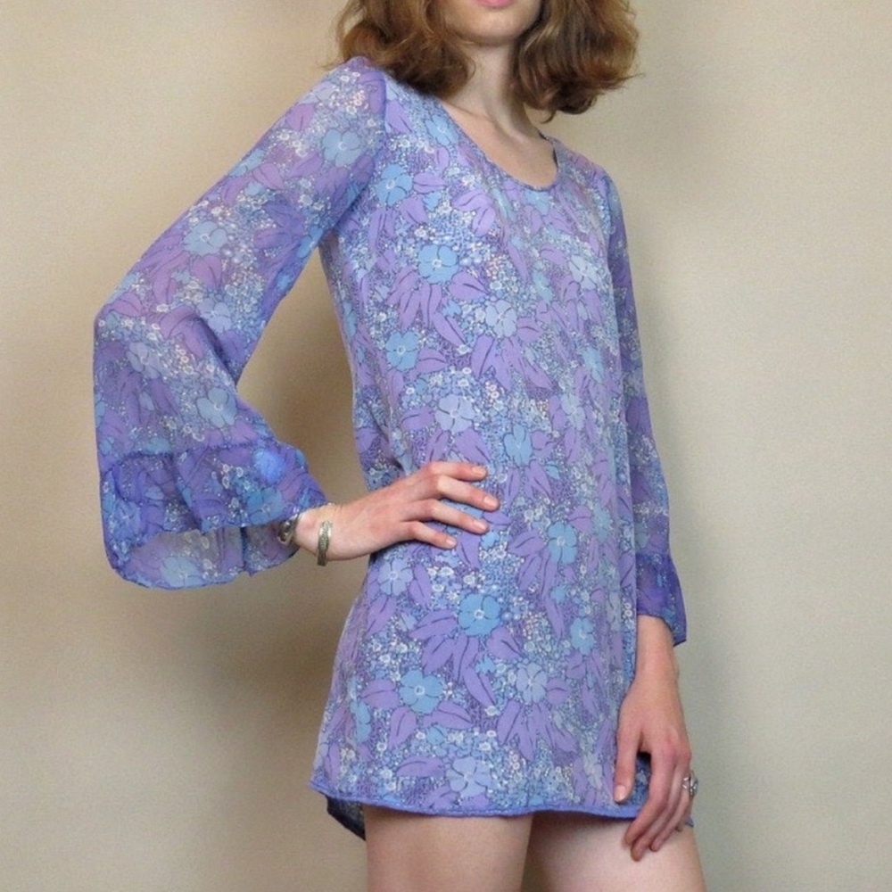 ✨✨FRI SALE $125✨✨VTG 60s 70s Silk Floral Bell Sleeve Shift Dress Ruffle